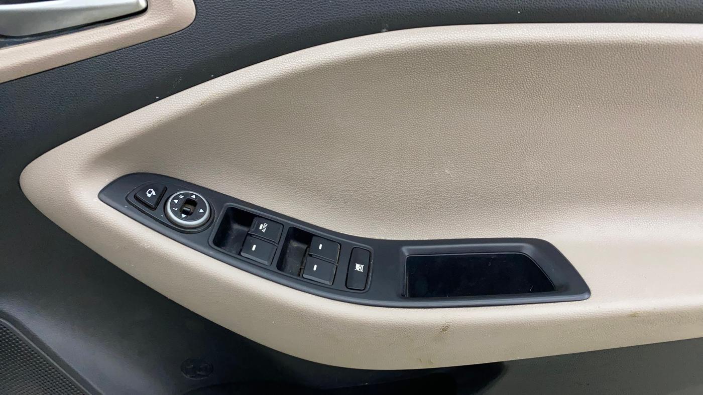 2019 Hyundai Elite i20 ASTA (O) CVT, Petrol, Automatic, 35,757 km, Driver Side Door Panels Control