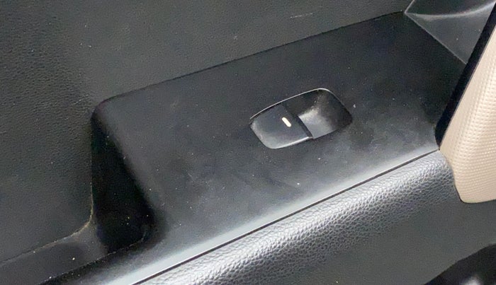 2015 Hyundai Creta S 1.6 PETROL, Petrol, Manual, 45,286 km, Left front window switch / handle - Power window makes minor noise