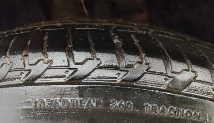 2017 Mahindra XUV500 W9, Diesel, Manual, 1,40,263 km, Left Front Tyre Tread