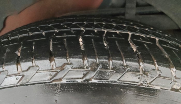 2017 Mahindra XUV500 W9, Diesel, Manual, 1,40,263 km, Left Rear Tyre Tread