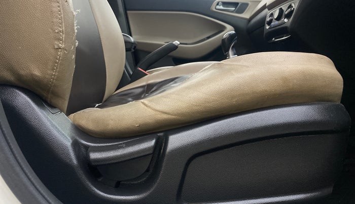 2016 Hyundai Elite i20 MAGNA 1.4 CRDI, Diesel, Manual, 1,12,140 km, Driver Side Adjustment Panel