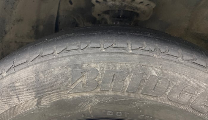 2016 Hyundai Elite i20 MAGNA 1.4 CRDI, Diesel, Manual, 1,12,140 km, Left Front Tyre Tread