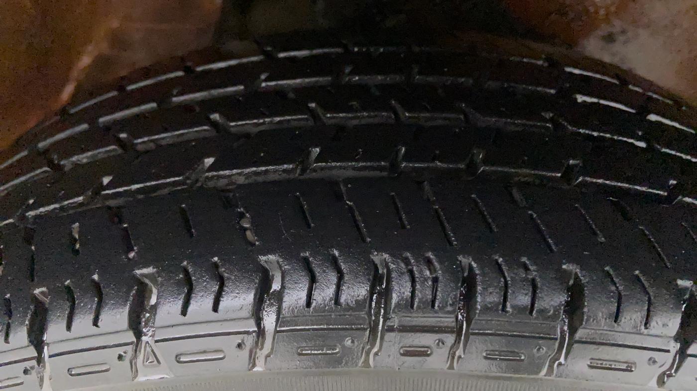 2018 Maruti Alto K10 LXI CNG (O), CNG, Manual, 30,957 km, Right Front Tyre Tread
