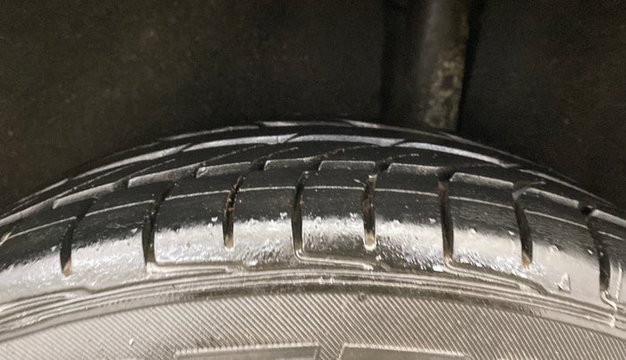 2014 Ford Ecosport TITANIUM 1.0L ECOBOOST, Petrol, Manual, 72,346 km, Left Rear Tyre Tread