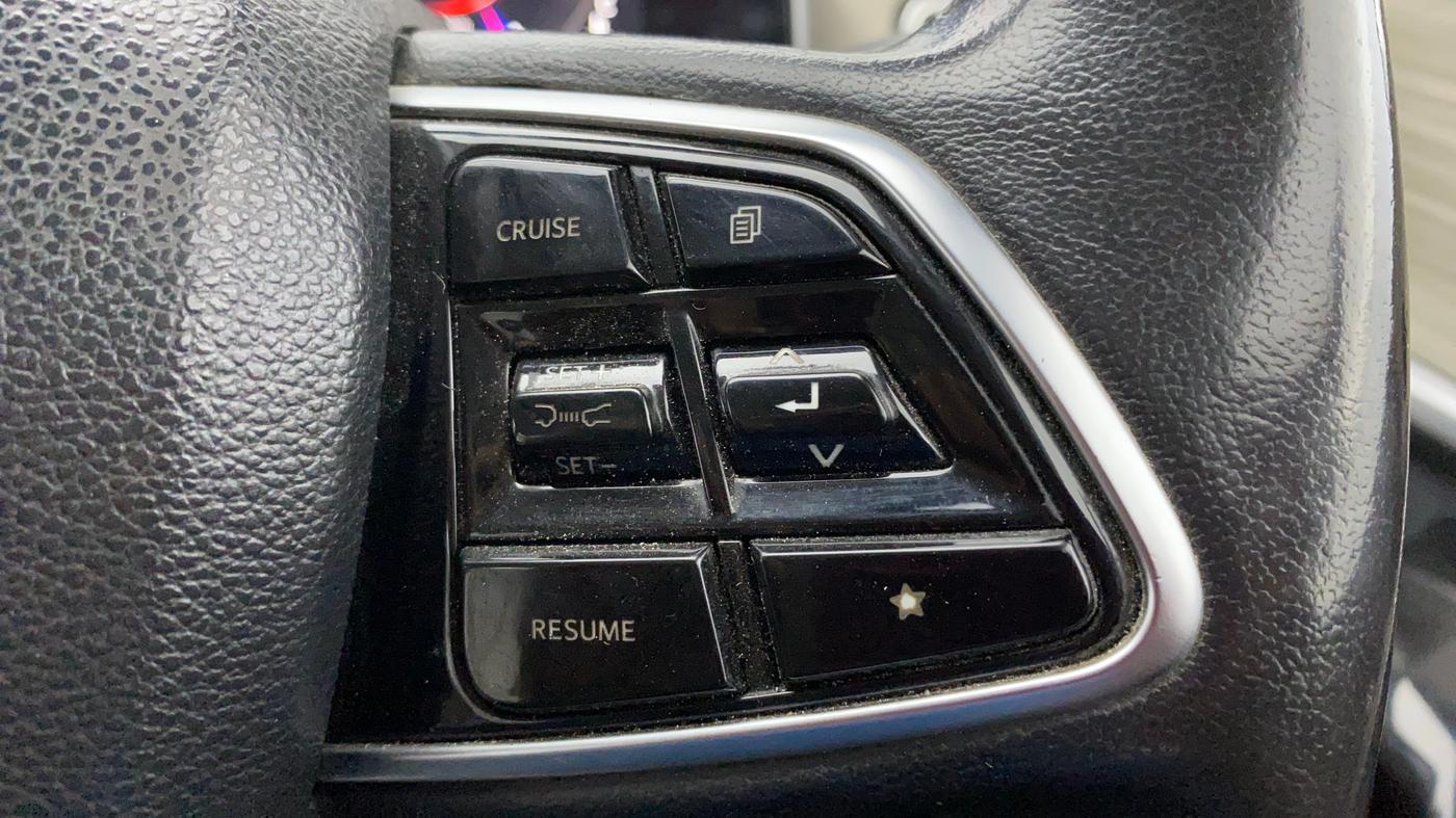2021 Mahindra XUV700 AX 7 LUXURY P AT 7 STR, Petrol, Automatic, 1,21,757 km, Adaptive Cruise Control