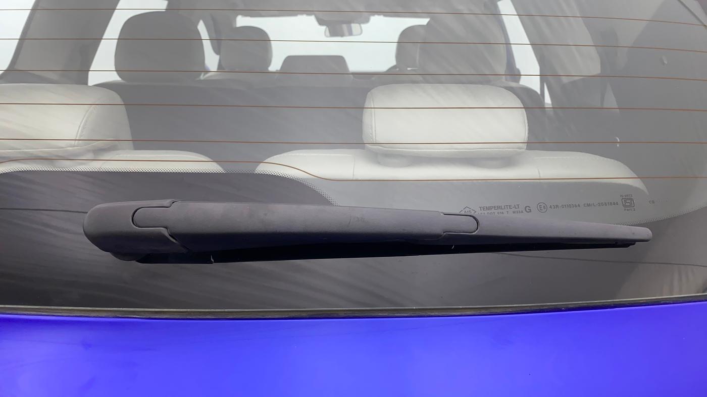 2021 Mahindra XUV700 AX 7 LUXURY P AT 7 STR, Petrol, Automatic, 1,21,757 km, Rear Wiper