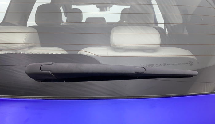 2021 Mahindra XUV700 AX 7 LUXURY P AT 7 STR, Petrol, Automatic, 1,21,757 km, Rear Wiper