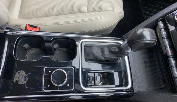 2021 Mahindra XUV700 AX 7 LUXURY P AT 7 STR, Petrol, Automatic, 1,21,757 km, Gear Lever