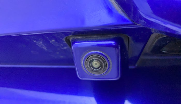 2021 Mahindra XUV700 AX 7 LUXURY P AT 7 STR, Petrol, Automatic, 1,21,757 km, Parking Camera