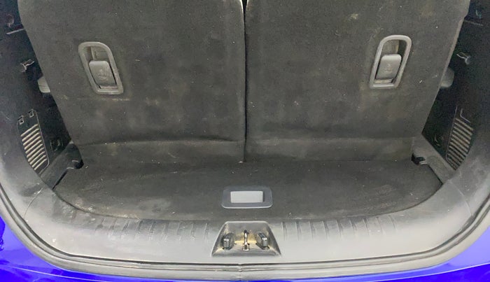 2021 Mahindra XUV700 AX 7 LUXURY P AT 7 STR, Petrol, Automatic, 1,21,757 km, Boot Inside