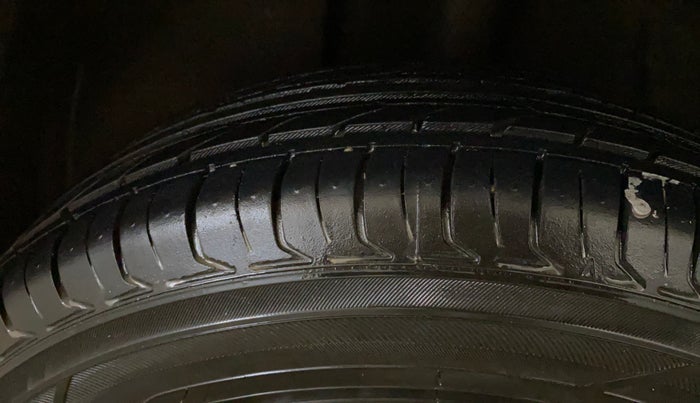 2020 Tata ALTROZ XE PETROL, Petrol, Manual, 61,819 km, Right Rear Tyre Tread