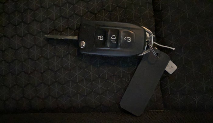 2020 Tata ALTROZ XE PETROL, Petrol, Manual, 61,819 km, Key Close Up