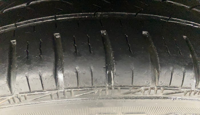 2014 Hyundai Grand i10 SPORTZ 1.2 KAPPA VTVT, Petrol, Manual, 41,453 km, Right Rear Tyre Tread