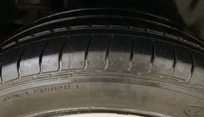 2019 Maruti Ciaz SIGMA 1.5 SHVS MT  PETROL, Petrol, Manual, 50,677 km, Right Rear Tyre Tread