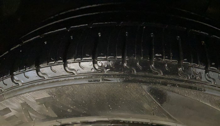 2019 Maruti Ciaz SIGMA 1.5 SHVS MT  PETROL, Petrol, Manual, 50,677 km, Right Front Tyre Tread