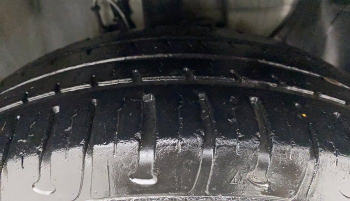 2018 Hyundai Elite i20 MAGNA 1.2, CNG, Manual, 24,973 km, Right Front Tyre Tread