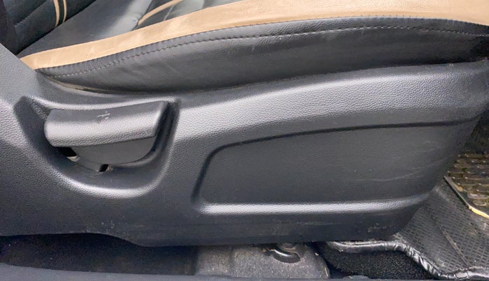 2018 Hyundai Elite i20 MAGNA 1.2, CNG, Manual, 24,973 km, Driver Side Adjustment Panel