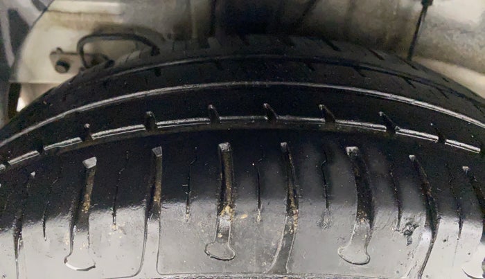 2018 Hyundai Elite i20 MAGNA 1.2, CNG, Manual, 24,973 km, Right Rear Tyre Tread