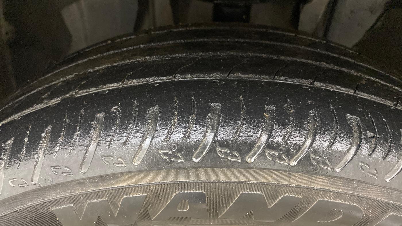 2021 Renault Kiger RXZ TURBO CVT, Petrol, Automatic, 74,919 km, Left Front Tyre Tread