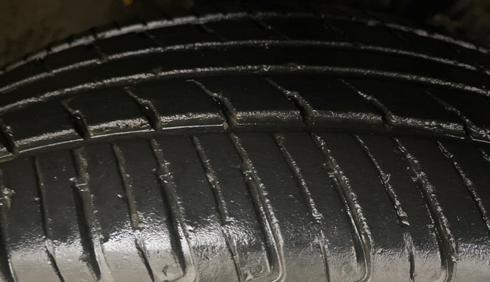 2018 Renault Kwid RXT 1.0 AMT, Petrol, Automatic, 45,654 km, Right Front Tyre Tread