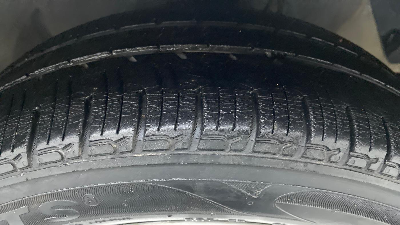 2013 Hyundai i20 MAGNA O 1.2, Petrol, Manual, 58,302 km, Right Front Tyre Tread