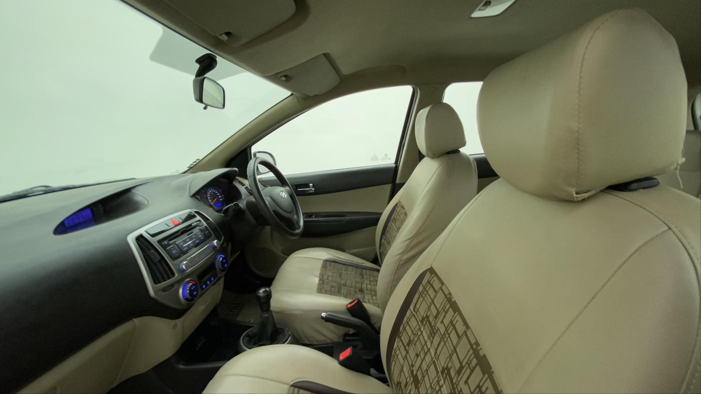 2013 Hyundai i20 MAGNA O 1.2, Petrol, Manual, 58,302 km, Right Side Front Door Cabin