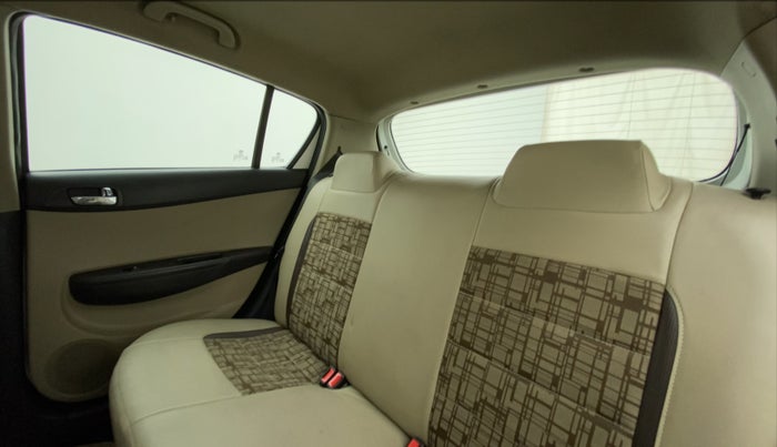 2013 Hyundai i20 MAGNA O 1.2, Petrol, Manual, 58,302 km, Right Side Rear Door Cabin