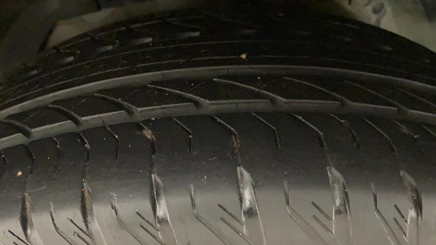 2018 Mahindra XUV500 W11 (O), Diesel, Manual, 89,157 km, Left Front Tyre Tread