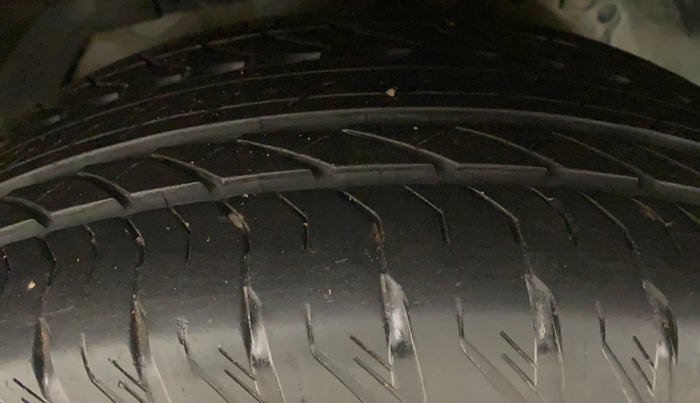 2018 Mahindra XUV500 W11 (O), Diesel, Manual, 89,157 km, Left Front Tyre Tread