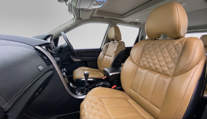 2018 Mahindra XUV500 W11 (O), Diesel, Manual, 89,157 km, Right Side Front Door Cabin