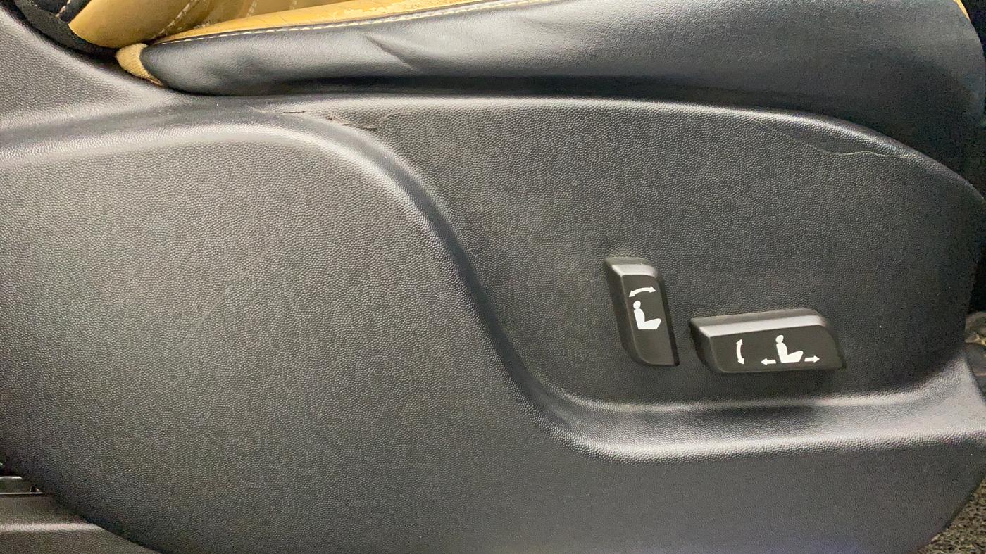 2018 Mahindra XUV500 W11 (O), Diesel, Manual, 89,157 km, Driver Side Adjustment Panel