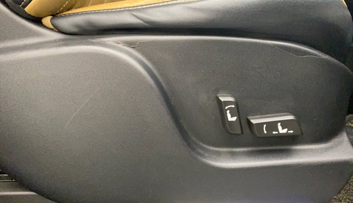 2018 Mahindra XUV500 W11 (O), Diesel, Manual, 89,157 km, Driver Side Adjustment Panel