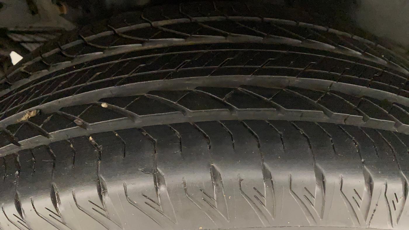 2018 Mahindra XUV500 W11 (O), Diesel, Manual, 89,157 km, Right Rear Tyre Tread