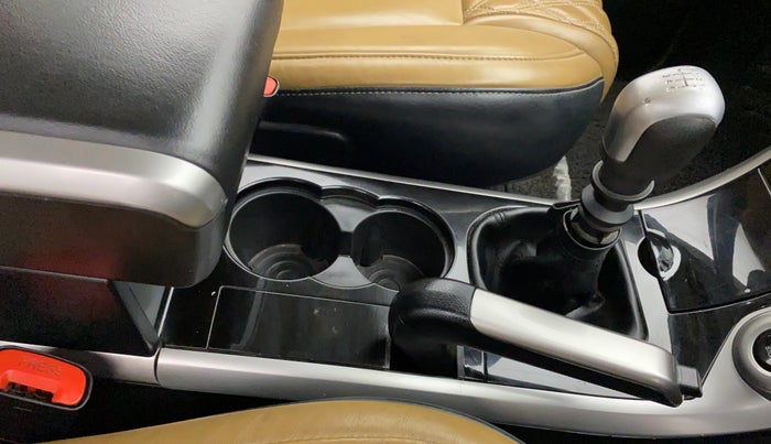 2018 Mahindra XUV500 W11 (O), Diesel, Manual, 89,157 km, Gear Lever