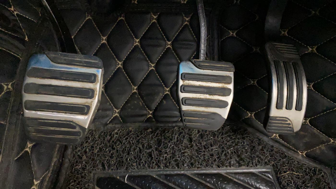 2018 Mahindra XUV500 W11 (O), Diesel, Manual, 89,157 km, Pedals