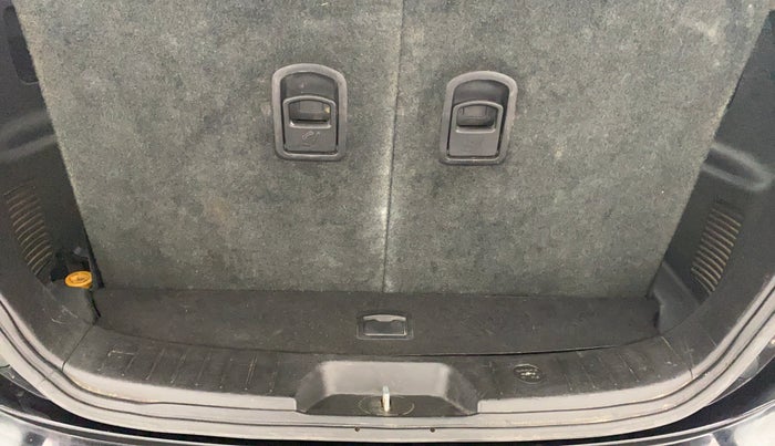 2018 Mahindra XUV500 W11 (O), Diesel, Manual, 89,157 km, Boot Inside