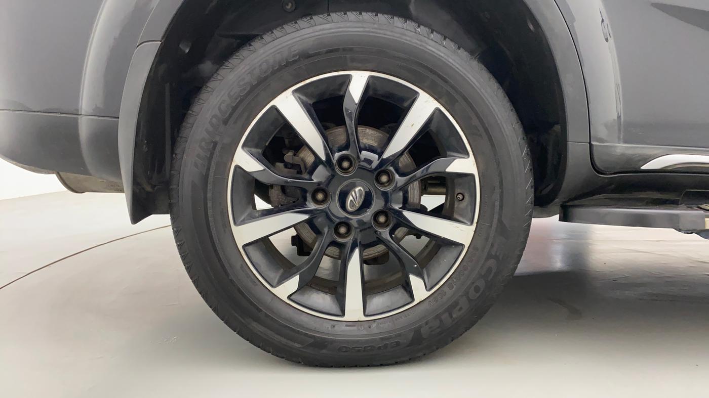 2018 Mahindra XUV500 W11 (O), Diesel, Manual, 89,157 km, Right Rear Wheel