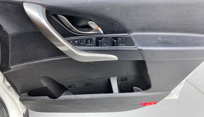 2020 Mahindra XUV500 W9, Diesel, Manual, 42,175 km, Driver Side Door Panels Control
