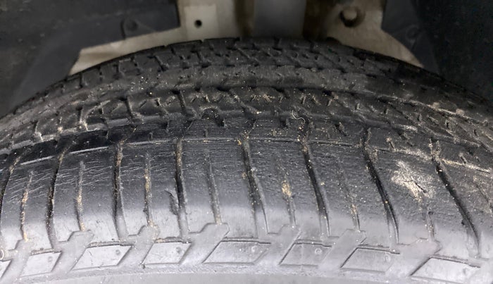 2020 Mahindra XUV500 W9, Diesel, Manual, 42,175 km, Left Front Tyre Tread