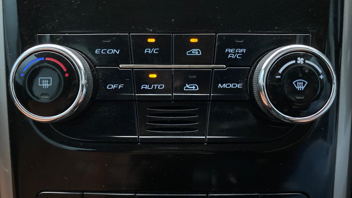 2020 Mahindra XUV500 W9, Diesel, Manual, 42,175 km, Automatic Climate Control
