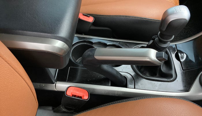 2020 Mahindra XUV500 W9, Diesel, Manual, 42,175 km, Gear Lever