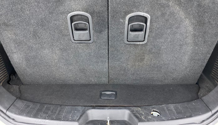 2020 Mahindra XUV500 W9, Diesel, Manual, 42,175 km, Boot Inside