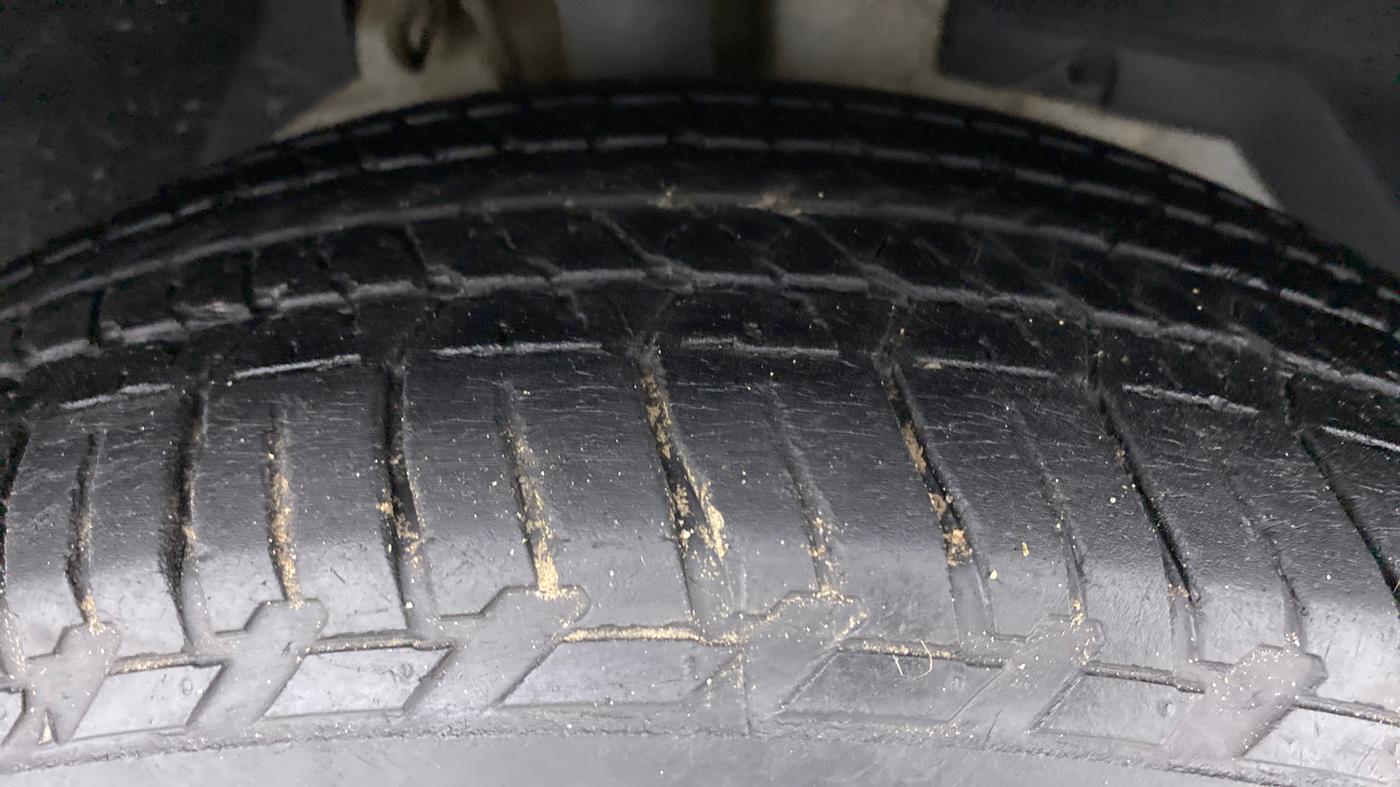 2020 Mahindra XUV500 W9, Diesel, Manual, 42,175 km, Right Front Tyre Tread