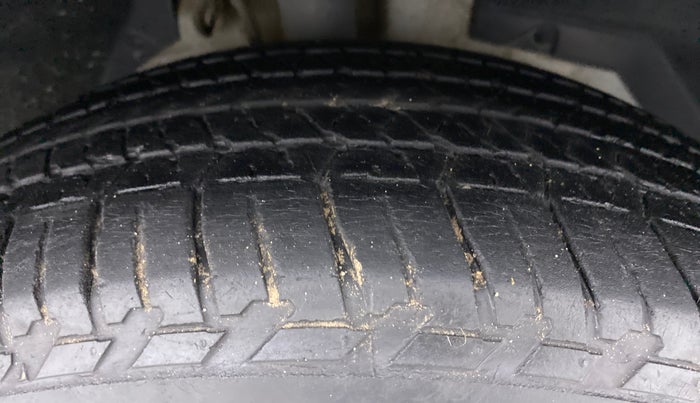 2020 Mahindra XUV500 W9, Diesel, Manual, 42,175 km, Right Front Tyre Tread
