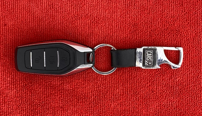 2020 Mahindra XUV500 W9, Diesel, Manual, 42,175 km, Key Close Up