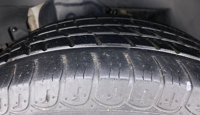 2020 Mahindra XUV500 W9, Diesel, Manual, 42,175 km, Right Rear Tyre Tread