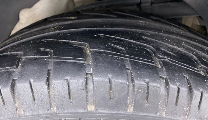 2020 Mahindra XUV500 W9, Diesel, Manual, 42,175 km, Left Rear Tyre Tread