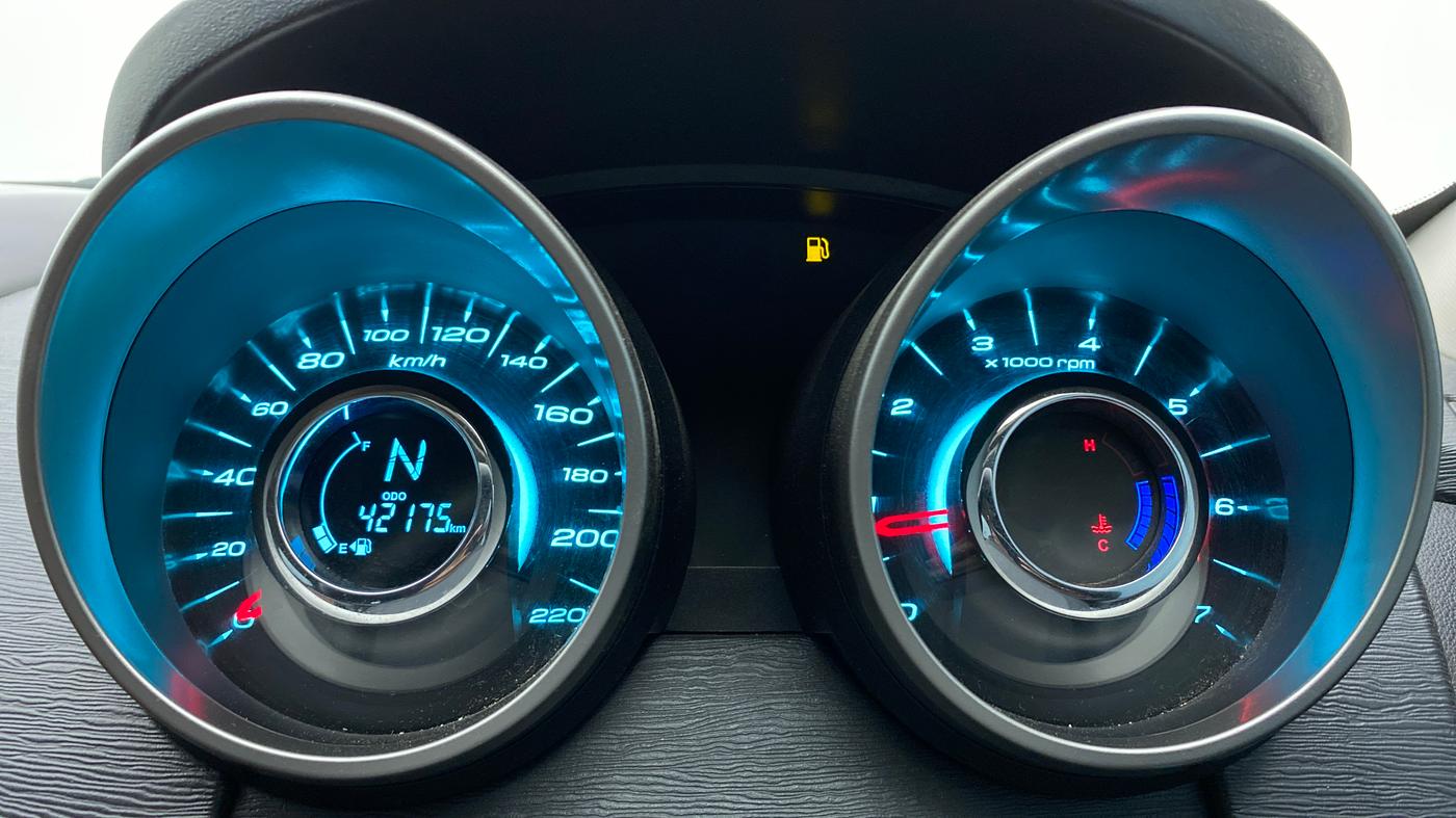2020 Mahindra XUV500 W9, Diesel, Manual, 42,175 km, Odometer Image