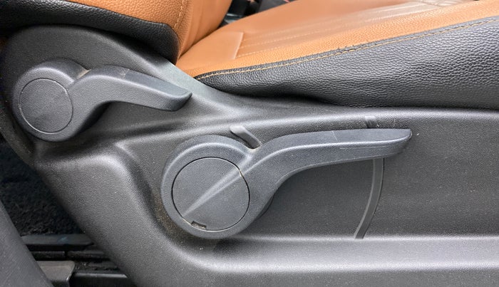 2020 Mahindra XUV500 W9, Diesel, Manual, 42,175 km, Driver Side Adjustment Panel