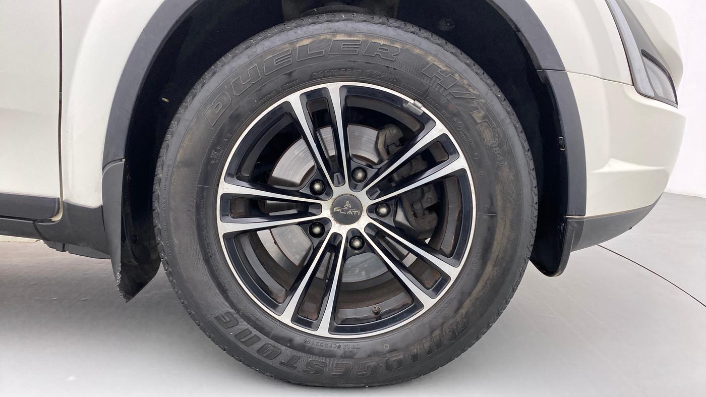 2020 Mahindra XUV500 W9, Diesel, Manual, 42,175 km, Right Front Wheel